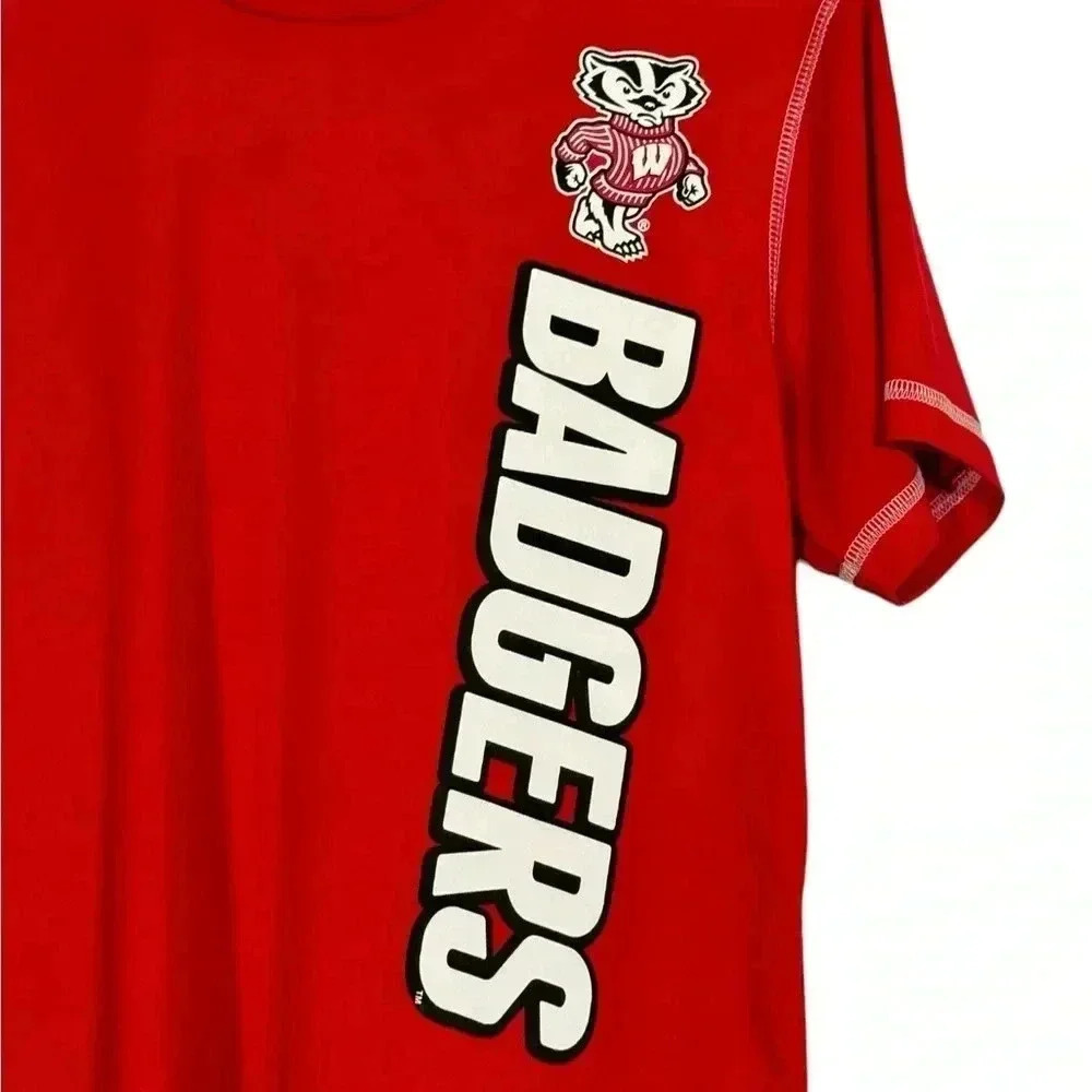 Wisconsin Badgers Football Boys Youth XL (20) Red Graphic Short Sleeve Shirt - Picture 2 of 8